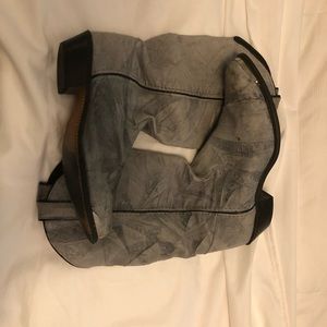 Snake Skin Cowboy boots-Size 7.5